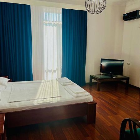 Hotel Aristocrat Tbilisi Esterno foto