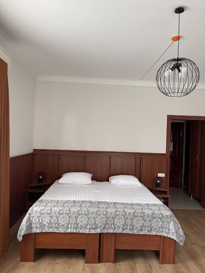 Hotel Aristocrat Tbilisi Esterno foto