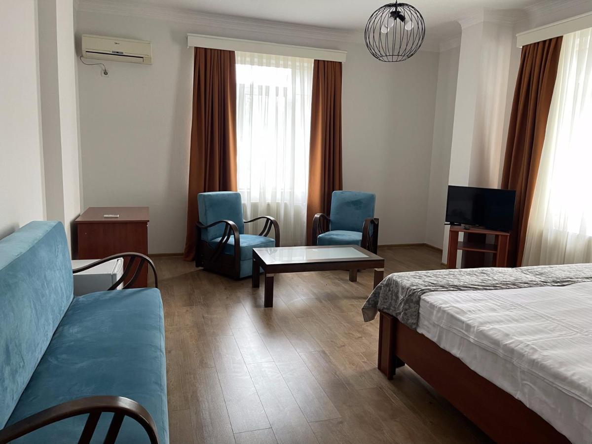 Hotel Aristocrat Tbilisi Esterno foto