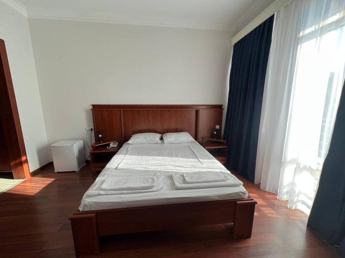 Hotel Aristocrat Tbilisi Esterno foto
